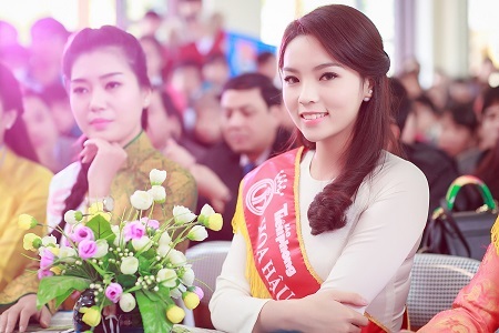 Hoa hậu Kỳ Duyên cùng đàn chị Mai Phương Thúy rủ nhau làm từ thiện - 2 Hoa hậu Kỳ Duyên cùng đàn chị Mai Phương Thúy rủ nhau làm từ thiện