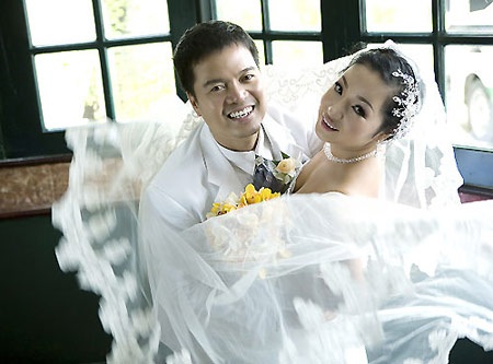 Vì sao Thúy Nga biết chồng lừa đảo, vẫn làm đám cưới? - 1 Biết chồng lừa đảo nhưng Thúy Nga vẫn gượng cưới..