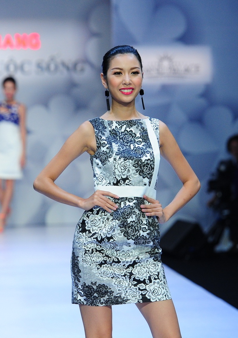 Hoàng Yến là một trong những tâm điểm thu hút khán giả trong chương trình thời trang tối qua.