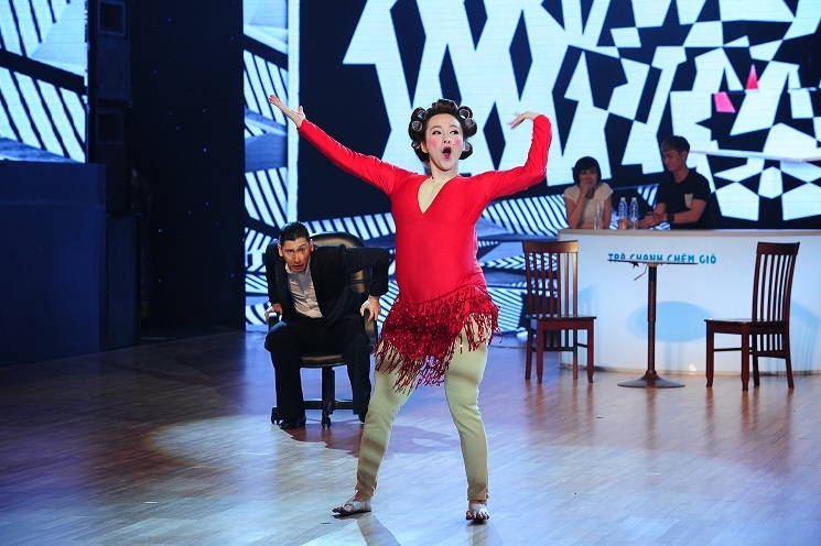 Angela Phương Trinh gây bất ngờ với thân hình phì nộn