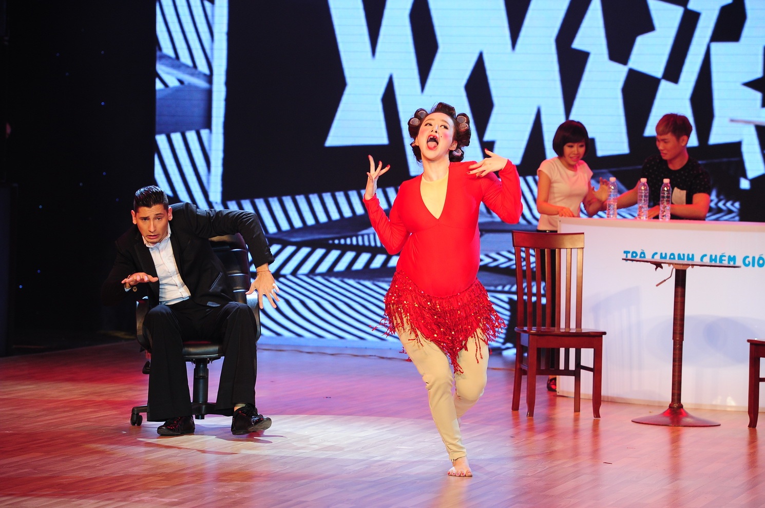 Angela Phương Trinh gây bất ngờ với thân hình phì nộn