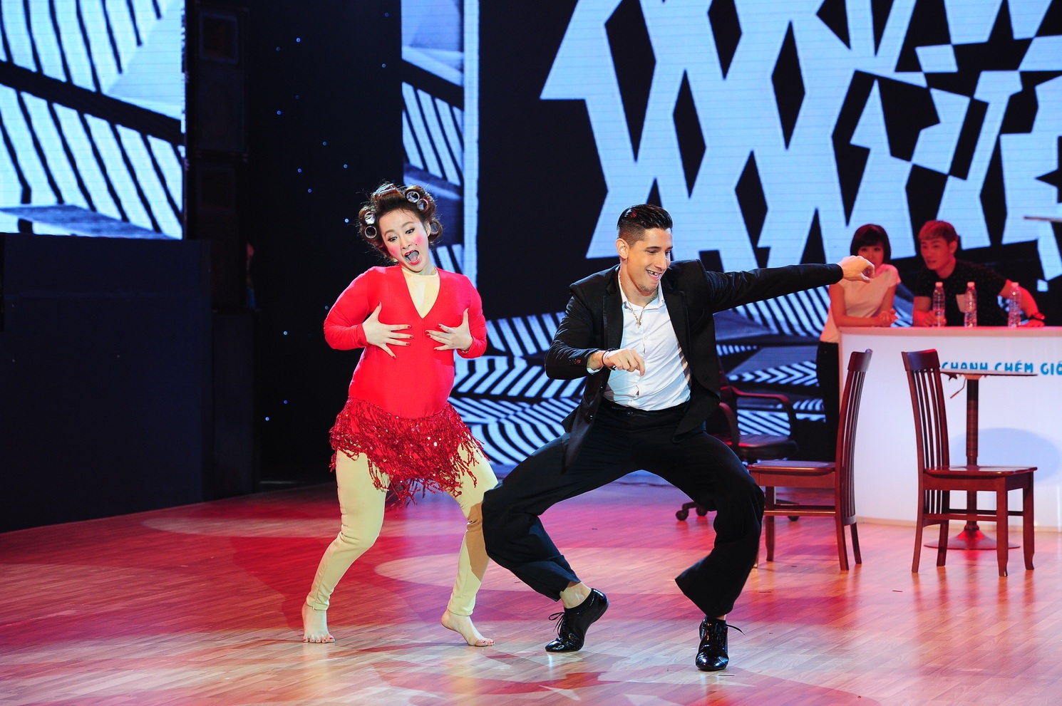 Angela Phương Trinh gây bất ngờ với thân hình phì nộn