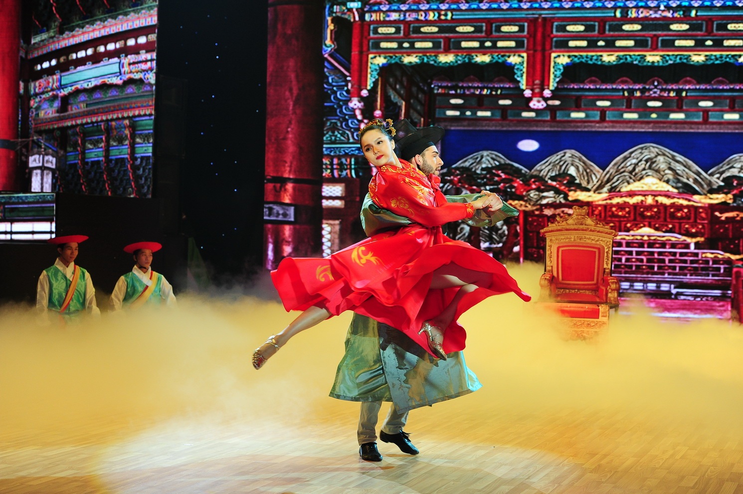 Angela Phương Trinh gây bất ngờ với thân hình phì nộn