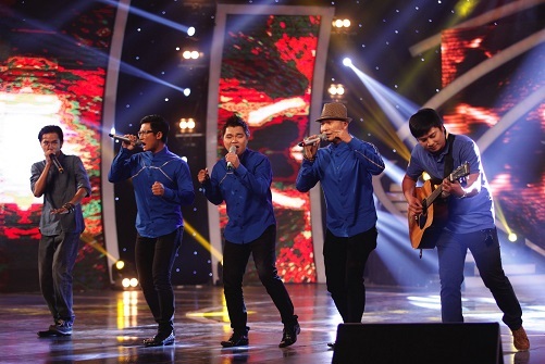 "Cô bé răng sún" tiến thẳng vào chung kết Vietnam's got talent - 9 Nhóm MTV mang đến không khí rộn ràng cùng bản mashup Xuân.