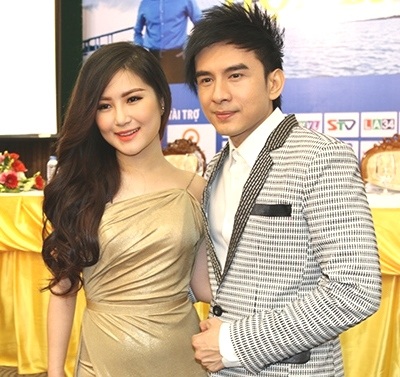 Đan Trường sẽ chạy gần 100 show diễn Tết 2015 - 2 Hương Tràm xinh đẹp đến chúc mừng đàn anh Đan Trường