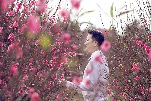 Mới đây, anh cũng vừa cho ra mắt sản phẩm DVD The Best Collection với 2 MV