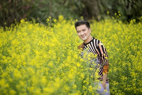 Mới đây, anh cũng vừa cho ra mắt sản phẩm DVD The Best Collection với 2 MV