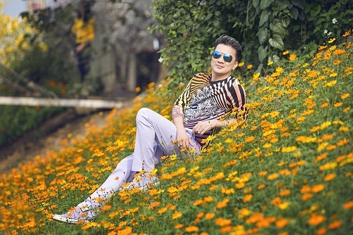 Mới đây, anh cũng vừa cho ra mắt sản phẩm DVD The Best Collection với 2 MV