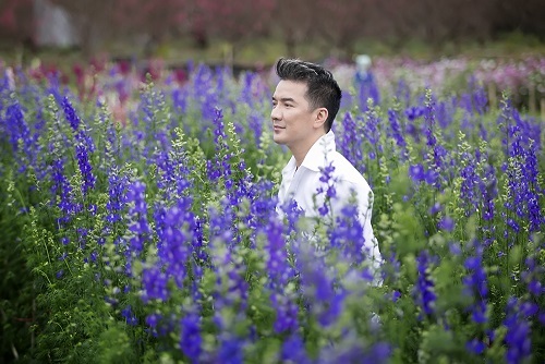 Mới đây, anh cũng vừa cho ra mắt sản phẩm DVD The Best Collection với 2 MV