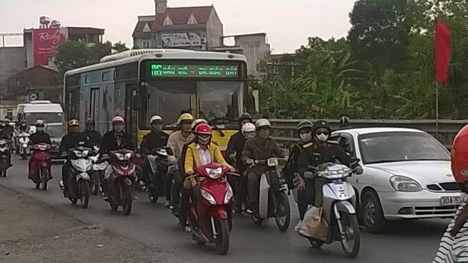 Người dân tấp nập trở lại Hà Nội sau kỳ nghỉ Tết - 16 Người dân tấp nập trở lại Hà Nội sau kỳ nghỉ Tết