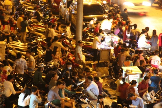 Nhiều người trầm trồ trước những hình ảnh đẹp mắt của màn pháo hoa năm nay.