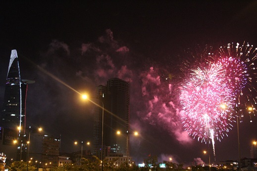 Tất cả đều hớn hở chào đón năm mới Ất Mùi vừa sang... (Ảnh: Trí Hòa)