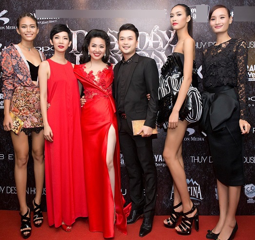 Lê Khánh ngày càng rạng rỡ sau khi lấy chồng - 8 Dàn người mẫu Vietnam's Next Top Model như Lê Thúy, Mâu Thủy cũng đến chung vui cùng Lê Khánh.