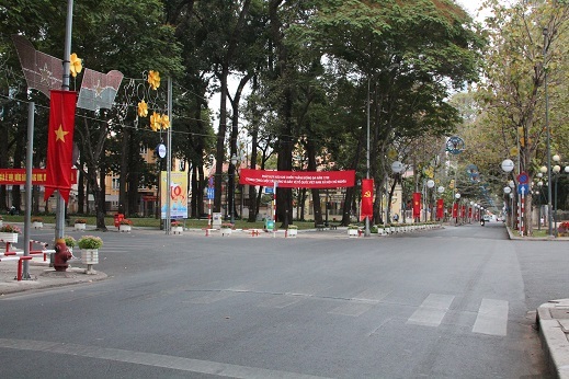 Khu vực trước Dinh Thống Nhất, Q.1 không còn cảnh náo nhiệt xe cộ như ngày thường.