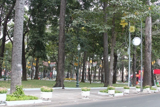 Công viên cũng đang ngủ nướng dù mặt trời đã dần ló dạng.