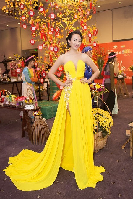 Hoa hậu Ngọc Diễm rạng ngời trong sắc xuân - 10 Người đẹp còn là cựu sinh viên giỏi của Trường Đại học Ngoại thương TPHCM.