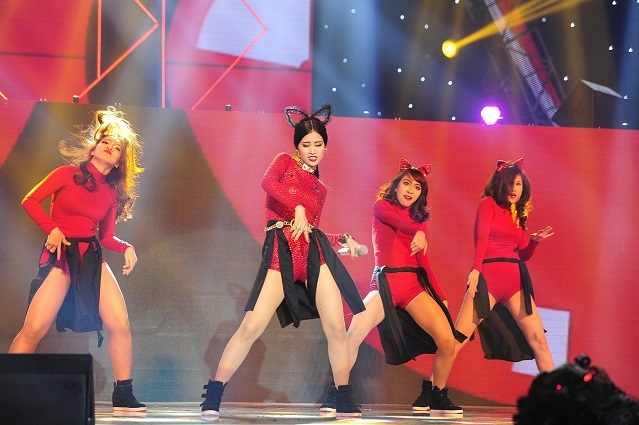 Sơn Tùng cùng Đông Nhi chia nhau vị trí dẫn đầu