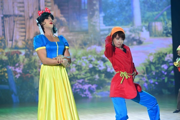 Chi Pu bị chê thiếu tự tin khi làm "chú lùn" - 1 Chi Pu bị chê thiếu tự tin khi làm chú lùn