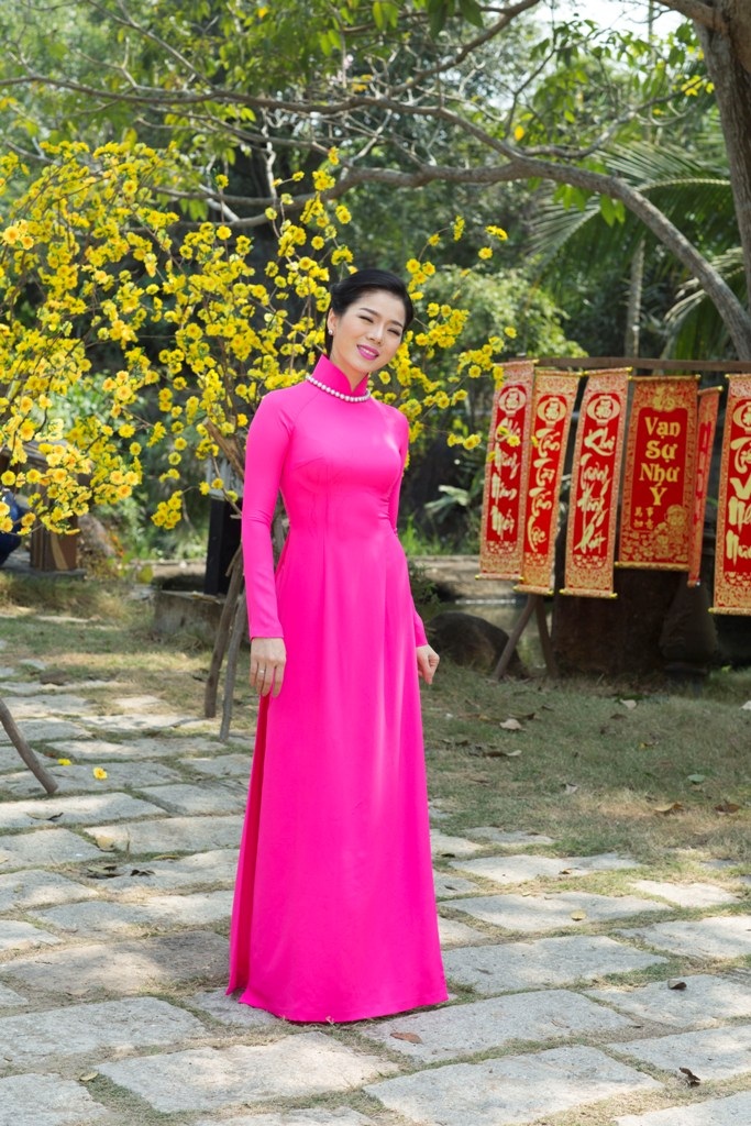 Hình ảnh của những vật trang trí tết cũng góp phần mang đến không khí xuân cho MV mới của Lệ Quyên.