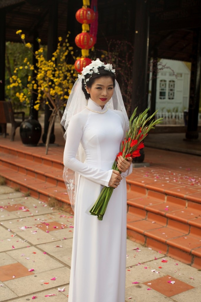 Hình ảnh của những vật trang trí tết cũng góp phần mang đến không khí xuân cho MV mới của Lệ Quyên.