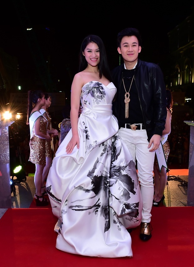 Ca sĩ Dương Triệu Vũ sánh đôi cùng diễn viên trẻ Ngọc Thanh Tâm.