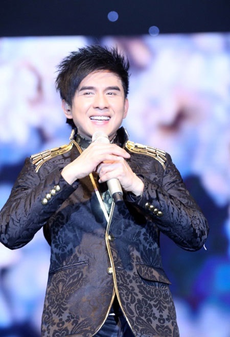 Đan Trường luôn duy trì kỷ lục chạy show trong mùa Tết