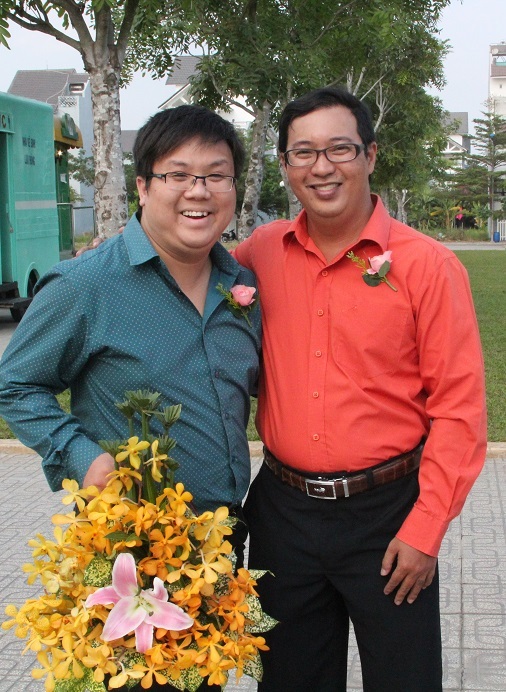 Nghệ sĩ Hà Linh - phải (con trai NSƯT Thanh Nga) và diễn viên hài Gia Bảo