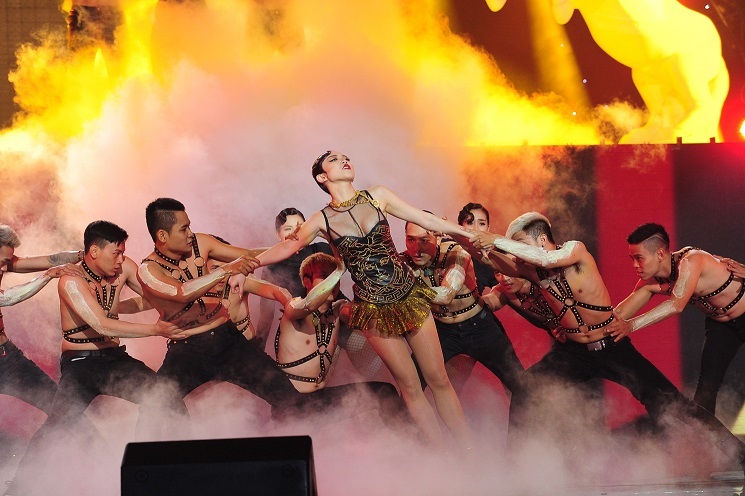 Tóc Tiên lên ngôi, Pha Lê bị loại khỏi The Remix