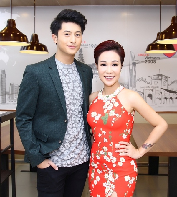 Uyên Linh hội ngộ Harry Lu trong một sự kiện cuối năm 