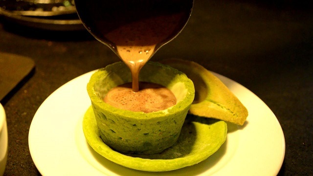Cà phê... nhai luôn ly ! - 2 Pha chế một ly trà xanh Matcha
