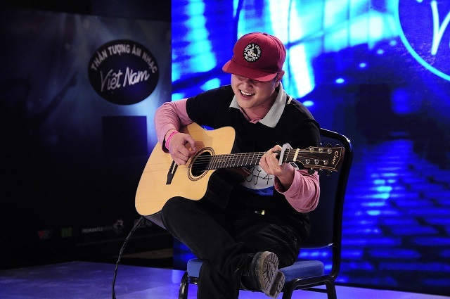 Sốc với nữ thí sinh cạo đầu đi thi Vietnam Idol