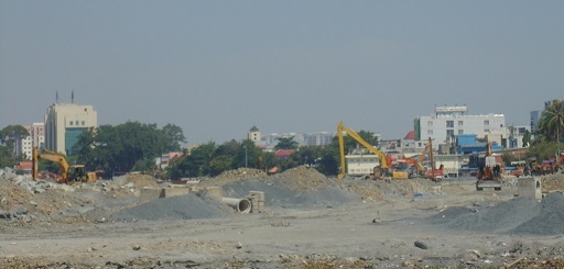 Công trình vẫn “vô tư” thi công bất chấp dư luận.