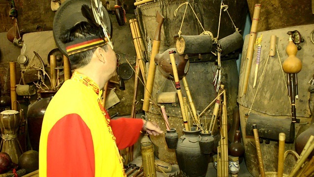 Kho tàng nhạc cụ dân tộc của nghệ sĩ Đức Dậu.