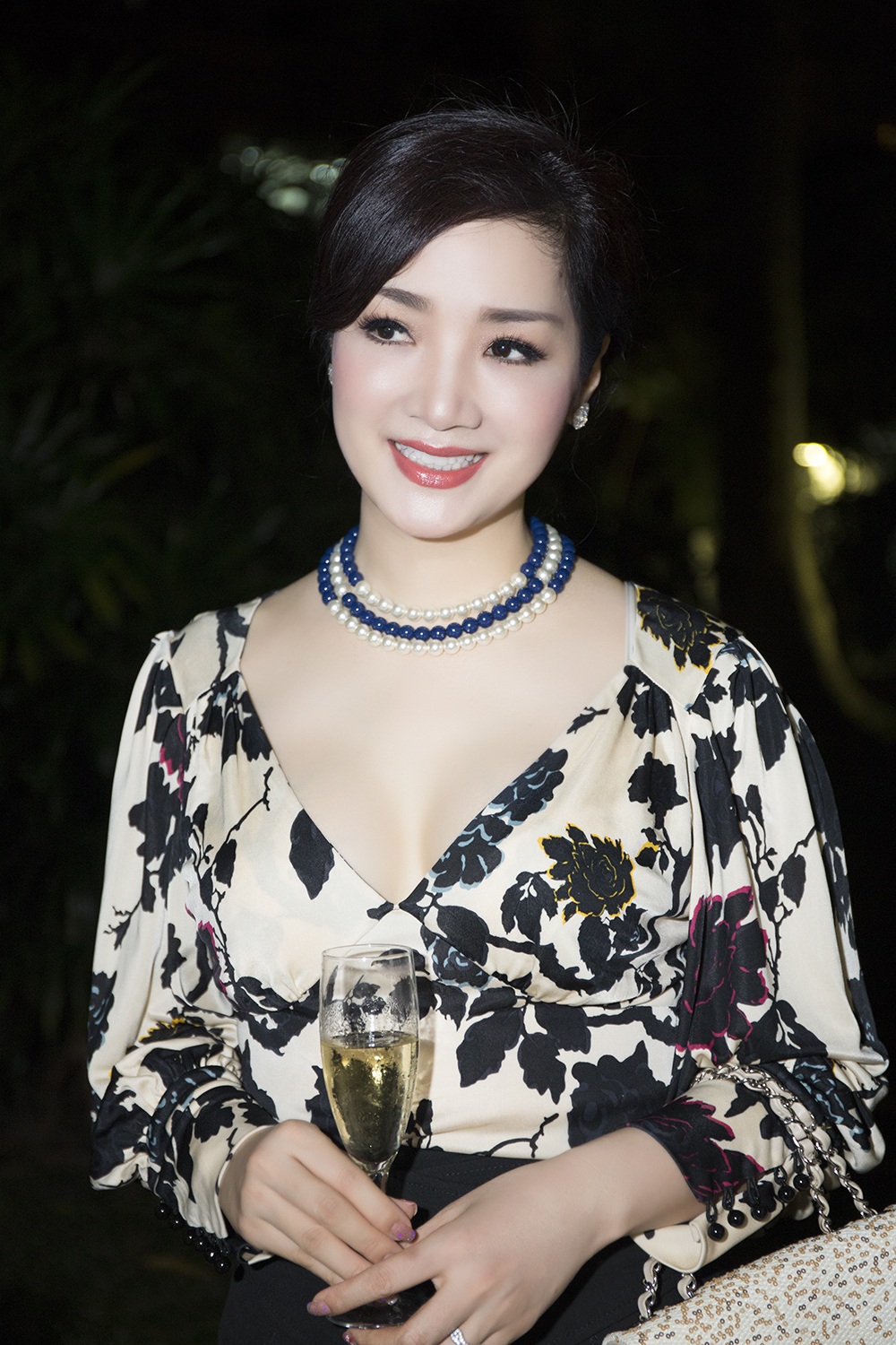 Hoa hậu "không tuổi" Giáng My khoe vẻ gợi cảm - 3 Vóc dáng thon gọn cùng làn da trắng mịn của hoa hậu không tuổi cũng khiến nhiều người ngưỡng mộ.