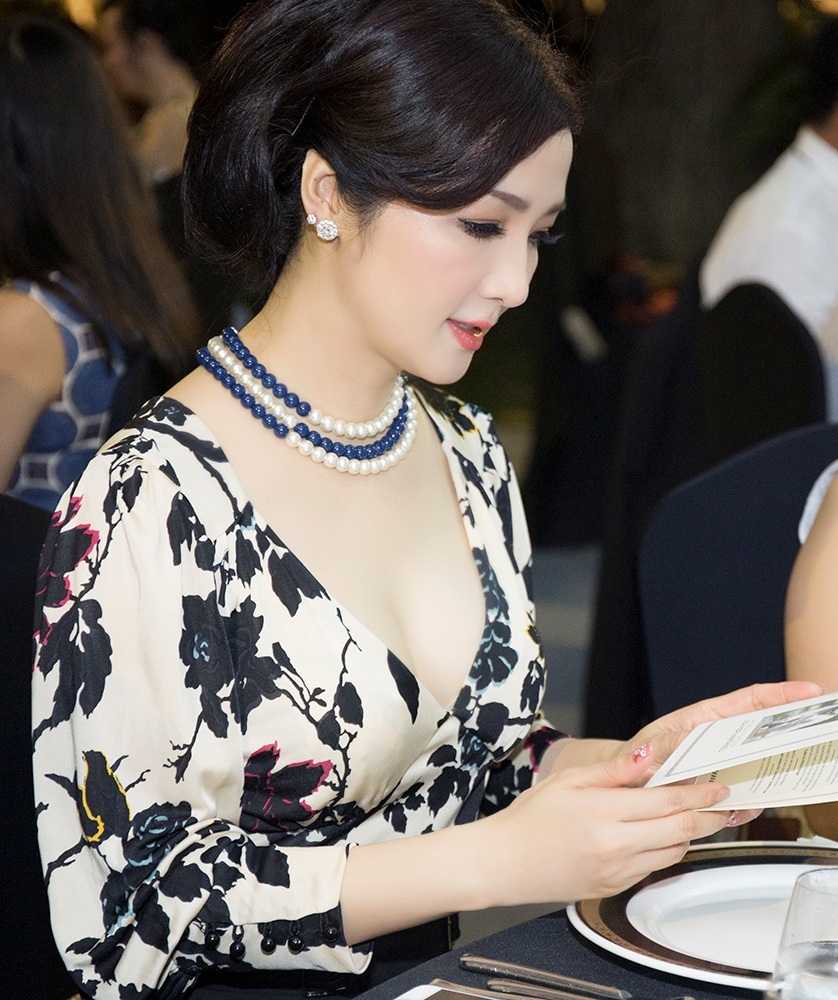 Hoa hậu "không tuổi" Giáng My khoe vẻ gợi cảm - 6 Vẻ đẹp thân thiện và sự gần gũi của hoa hậu Giáng My cũng chiếm được thiện cảm của các khách mời.