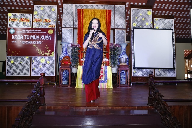Thanh Lam cùng Quang Hà hát mừng "Khóa tu mùa xuân" - 3 Ca sĩ Thanh Lam còn dành tặng cho chương trình những bài hát gắn liền với tên tuổi của mình như