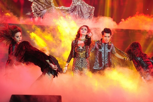 Hát rock đầy ma mị, Giang Hồng Ngọc lần thứ 3 dẫn đầu The Remix