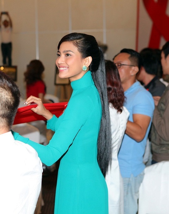 Người đẹp rất hào hứng khi nhận lời tham gia một hoạt động có ý nghĩa của cộng đồng như thế này.