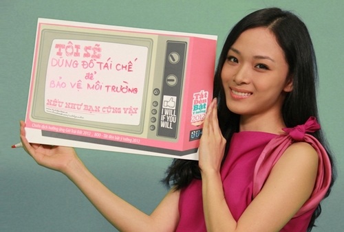 Người đẹp cũng thường xuyên tham gia các hoạt động cộng đồng ý nghĩa hướng về môi trường.