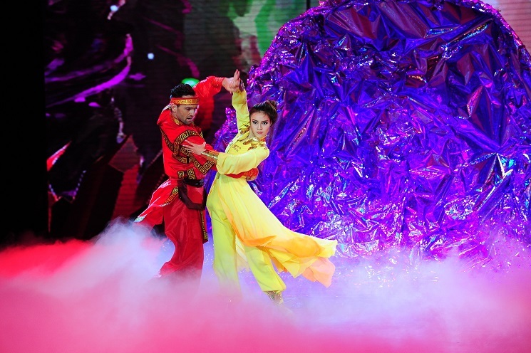 Tối qua cũng là một đêm thi thành công của nữ diễn viên xinh đẹp Ninh Dương Lan Ngọc. 