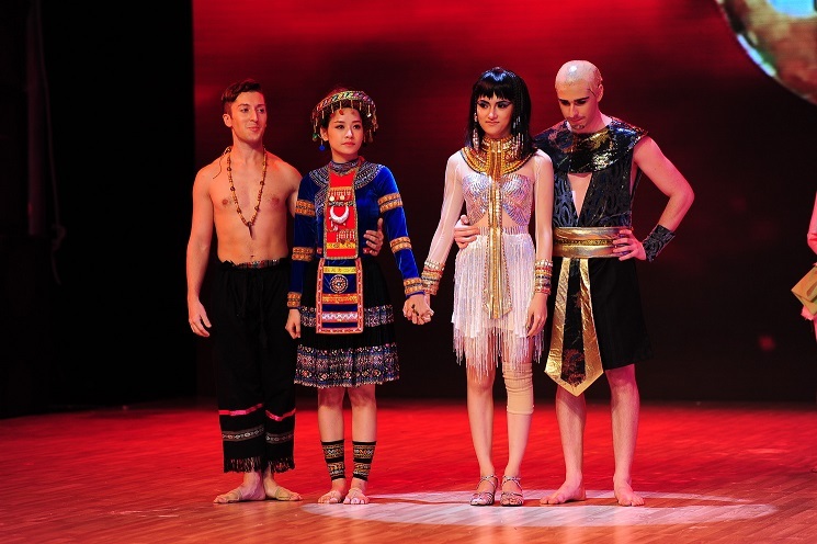 Tối qua cũng là một đêm thi thành công của nữ diễn viên xinh đẹp Ninh Dương Lan Ngọc. 