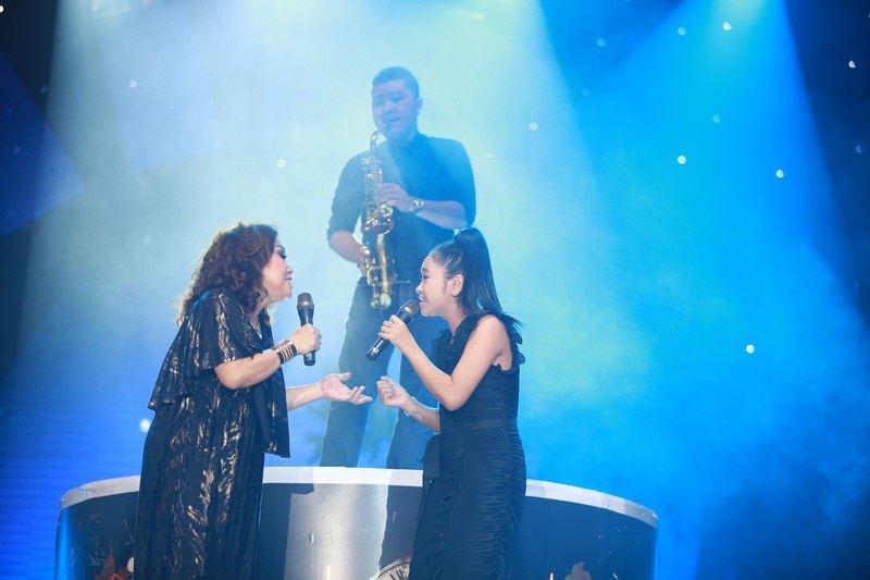 Lần lượt các ca khúc gắn liền với tên tuổi của chị được thể hiện lại trên sân khấu như