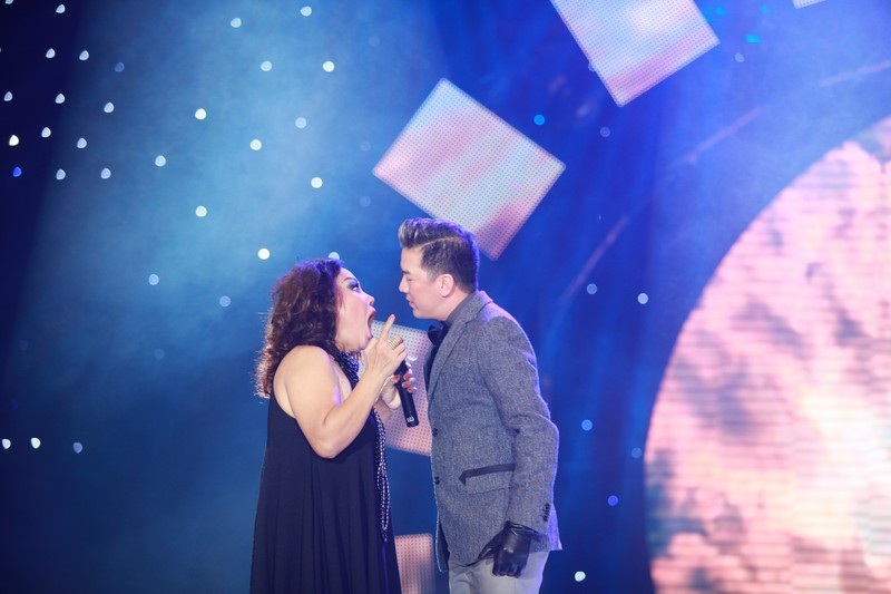 Lần lượt các ca khúc gắn liền với tên tuổi của chị được thể hiện lại trên sân khấu như