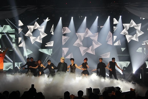 Là ca sĩ khách mời, đồng thời cũng là nam diễn viên trong phim