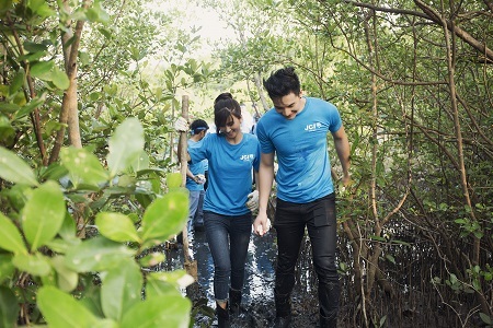 "Nam vương toàn cầu" Nguyễn Văn Sơn lặng lẽ về nước trồng cây - 4 Nam vương toàn cầu Nguyễn Văn Sơn lặng lẽ về nước trồng cây