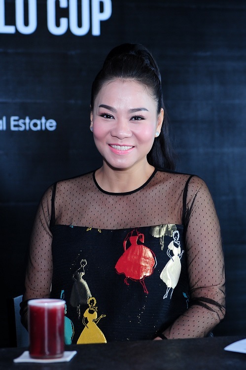 Thu Minh khệ nệ bụng bầu 7 tháng bên chồng - 5 Bước sang tháng thứ 7 của thai kỳ nhưng Thu Minh vẫn trông rất rạng rỡ và tươi tắn.