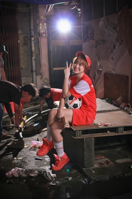 Mới đây, cô nàng đã gây bất ngờ cho các fan với hình ảnh của cầu thủ đá bóng Công Phượng.