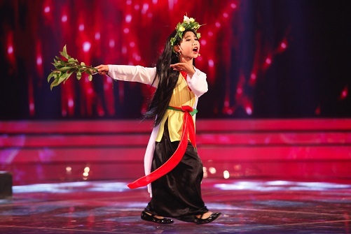 “Nổi gai ốc” với màn giả điên hát chèo của cậu bé 8 tuổi tại Vietnam’s got talent - 1 Đức Vĩnh trong đêm thi tối 22/3.