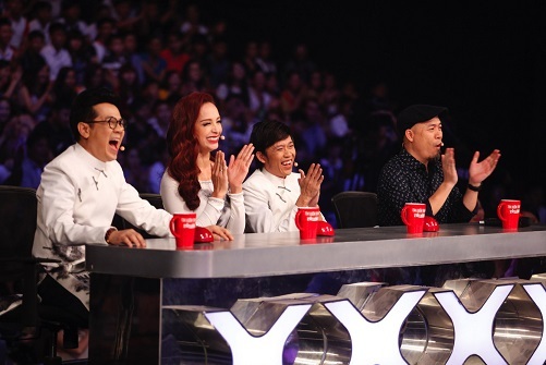 “Nổi gai ốc” với màn giả điên hát chèo của cậu bé 8 tuổi tại Vietnam’s got talent - 11 Ban giám khảo thích thú với các tiết mục