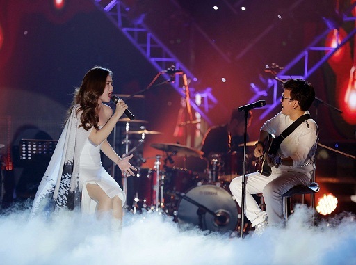 Quán quân Nhân tố bí ẩn Giang Hồng Ngọc da diết với bài hát